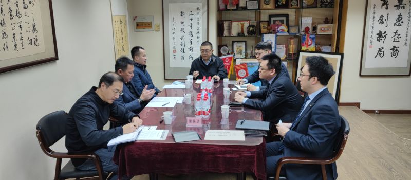 3月11日下午，厦门国际银行北京分行行长郭子润一行三人到访北京台协，就服务会员及小微企业贷款等方面进行座谈交流。副会长兼秘书长陈哲彬，市台办经济处处长冯永涛、副处长刘野，驻会副秘书长田祥吉及秘书处工作人员参加座谈。